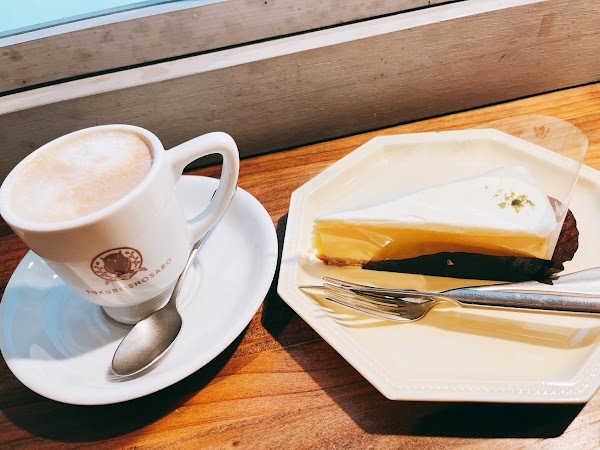 本と珈琲 梟書茶房（Esola池袋）