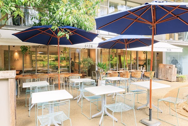 512 CAFE & GRILL（ゴーイチニ カフェ＆グリル）