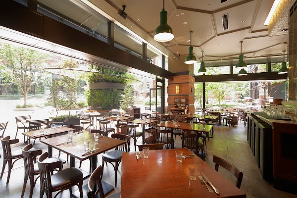 A16 TOKYO（丸の内ブリックスクエア）